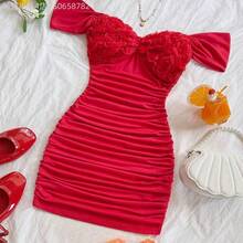 Fengyu Women's Clothing Store Vestido mini ajustado con hombros descubiertos, fruncido y decoración floral 3D para mujer - Burdeos - Ver 4