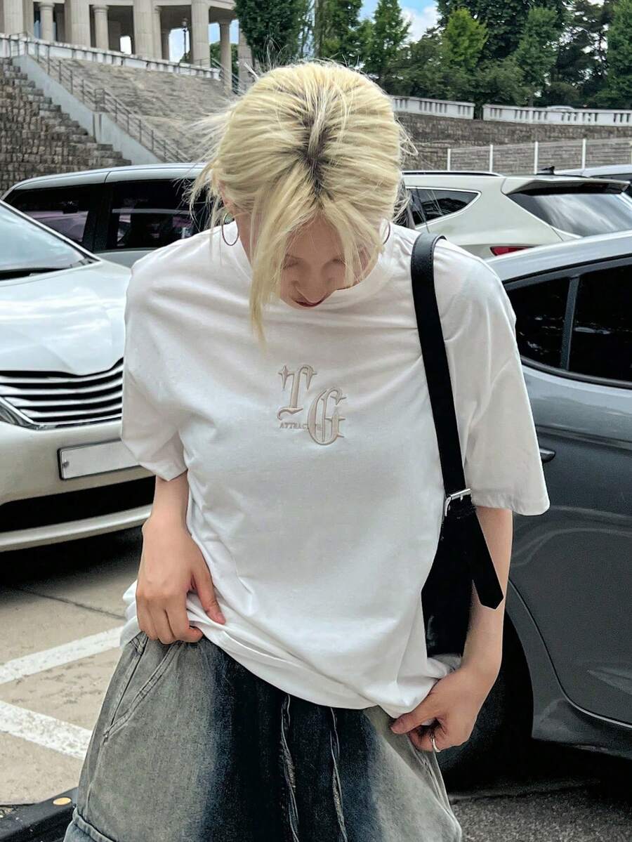 Off-The-Shoulder T-Shirt With Letter Print - White - View 1