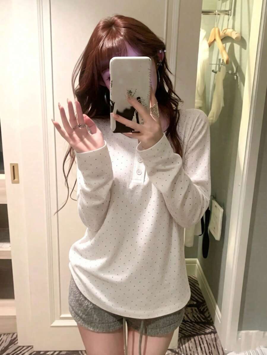 小众银箔设计圆领针织打底衫,直筒百搭上衣,女士长袖针织T恤,纽扣装饰,微弹面料,常规长度,休闲春季白色 - 白色 - 查看 1
