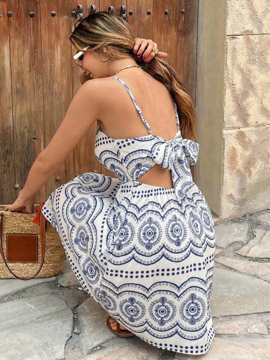 Frenchy Vestido casual de tirantes con nudo delantero y espalda descubierta con estampado floral diminuto para vacaciones - Azul y blanco - Ver 1