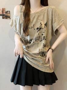 レディース Tシャツ 半袖 トップス カットソー ワンショルダー 肩出し アシンメトリー アシメ 蝶柄 バタフライ 英字 ロゴ プリント ダメージ 加工 クラッシュ グランジ フェアリーグランジ サブカル Y2K パンク ゴシック ストリート 地雷系 ギャル ゆったり オーバーサイズ ビッグシルエット 体型カバー 着痩せ 二の腕カバー 華奢見え 骨格ウェーブ カジュアル シアー 透け感 アイボリー ホワイト 夏服 春夏 お出かけ フェス ライブ デート デイリー プチプラ - クリーム - チェックする 5