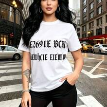 Camiseta de mujer con estampado de texto gótico estilo urbano "2691E BCK" y "ETHCIE EYEDM" - camiseta casual de manga corta, ajuste cómodo y elegante para el día a día en la ciudad - ideal para fiestas de Halloween, salidas casuales y regalo perfecto - Blanco - Ver 9