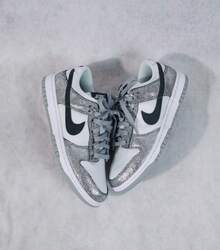 Nike Dunk Low SE Women's Casual Shoes Metallic Silver Off Noir White Silver DO5882-001 - Màu Xám nhạt - Xem 2
