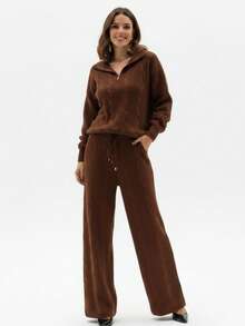 Knitted Set With Zippered Blouse And Pants. - Óxido marrón - Ver 4