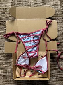 Bộ bikini hai mảnh kẻ sọc thanh lịch, gợi cảm, kiểu cổ yếm, hở lưng, gồm áo và quần bikini buộc dây eo đính hạt, thích hợp cho nữ mùa hè đi biển. - Nhiều màu - Xem 6