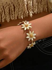 1 buah Gelang Bunga 8 Kelopak Putih Anyaman Rafia Buatan Tangan Gaya Liburan Bohemian Pantai Laut, Gelang Patchwork Bunga 3D Anyaman Rafia Buatan Tangan Sederhana Segar Manis Elegan Cocok Untuk Pemakaian Sehari-hari, Liburan, dan Pesta Wanita (Metode Anyaman Rafia Buatan Tangan Acak) - Putih - View 3