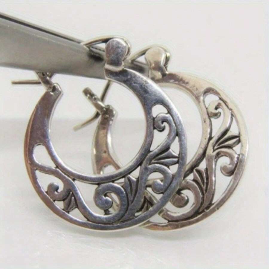 Vintage Boho Crescent Moon Hoop Earrings, Hollow Carved Floral Design In Distressed Silver Tone, Niche Vibe Suitable For Vacation Outfits - Silver - View 1