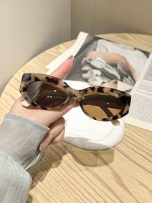 1pc Women's Vintage Geometric Fashion Glasses, Tortoiseshell Lightweight Polycarbonate Frame With Tea-Colored Lenses, Lightweight And Comfortable Fit, Suitable For Vacation And Travel, Comes With Glasses Case - Multicolor - View 5