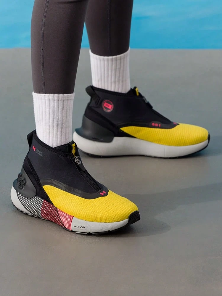 Under Armour HOVR 缓震高帮跑鞋,男女通用,健身及长距离运动,3026802-700 - 黃色/黑色 - 查看 1