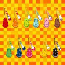 MIFFY سلاسل مفاتيح ميفي الرسمية المعتمدة متعددة، إكسسوارات حقيبة، مزيج من الخرز + القماش + الأكريليك لتزيين الحقيبة، ديكور يومي محمول، مناسب للحقائب والمفاتيح والهواتف، للبالغين فقط، 14+ - حقيبة مفاجأة بقلادة مركبة - مشاهدة 7