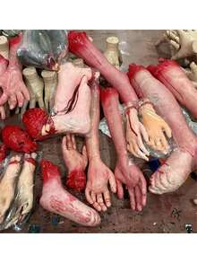 1 Set Halloween Realistic Organ Props, Horror Fake Hands And Bloody Hands - For Haunted House, Bar And Escape Room Decoration; Realistic Prank Heart, Severed Hands, Severed Feet And Bloody Hands, Halloween Horror Atmosphere Decor, Halloween Party Table Decoration - Multiple Styles - View 1