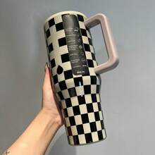 HYDRO-JUG, 40OZ, Set Of Cup Patterns Including Plain White, Coffee, Black And White, Black Leopard Print, Duck-Hunting Camouflage.Made Of Stainless Steel, Vacuum Insulated Thermal Cup With Handle, Straw And Leak-Proof Lid. Three High-Quality Designs: Plain White Pattern Is Fresh And Sweet, Full Of Girliness; Coffee Pattern Is Retro And Premium, With Outstanding Texture; Black And White Pattern Is Classic And Versatile, With Personality. Vacuum Insulation Provides Long-Lasting Heat Preservation And Cold Retention, With A Sealed And Leak-Proof Design, And A Comfortable Handle For Holding. Suitable For Students Commuting To School, Office Workers Drinking Water For Long Periods, Fitness Enthusiasts Replenishing Water During Exercise, Outdoor Camping And Picnics, Daily TV-Watching At Home, Afternoon Tea With Friends, And Short Trips Carrying. Specifically Designed For Students, Office Workers, And Both Genders. Gift Options For Birthdays, Holidays, Anniversaries, Christmas, New Year. - Lưới đen trắng - Xem 3