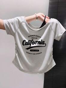 白色單肩方領 California 字母印花短袖女款夏季修身顯身材性感風上衣 美式復古休閒 - 淺灰色 - 查看 4