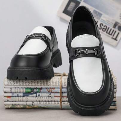 Mocasines con suela gruesa para hombres, zapatos de plataforma de moda juvenil, Oxfords con slip-on y decoración metálica, zapatos casuales de negocios para uso diario y caminar, talla ligeramente grande