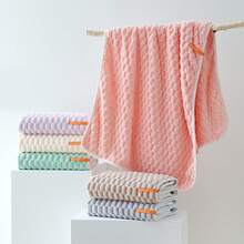 1条35cm*75cm手巾 / 1条70cm*140cm浴巾 / 2件套（35cm*75cm手巾 + 70cm*140cm浴巾）珊瑚绒材质，如云般柔软，吸水性强，不易掉毛，高端SPA、海滩、浴室、健身房、情人节礼物、宿舍、学生、四季皆宜的毛巾套装 - 彩色 - 查看 10