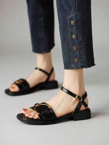 Sandal Wanita Gaya Romawi Model Vintage Cokelat untuk Musim Panas, Model Ramping, Ujung Terbuka, Hak Rendah, dengan Gesper Logam - Hitam - View 5