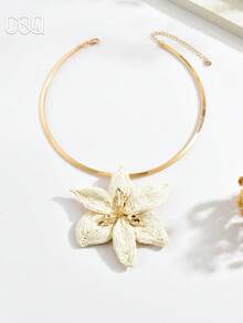 OOQ 1pc Summer Vacation Exaggerated Straw Flower Pendant Gold Metal Choker Necklace, Sexy Elegant Personalized Design High-End Necklace, Suitable For Daily Matching, Beach Vacation, Party Wear (Handmade Raffia Straw Weaving, Random Shape) - White - View 3