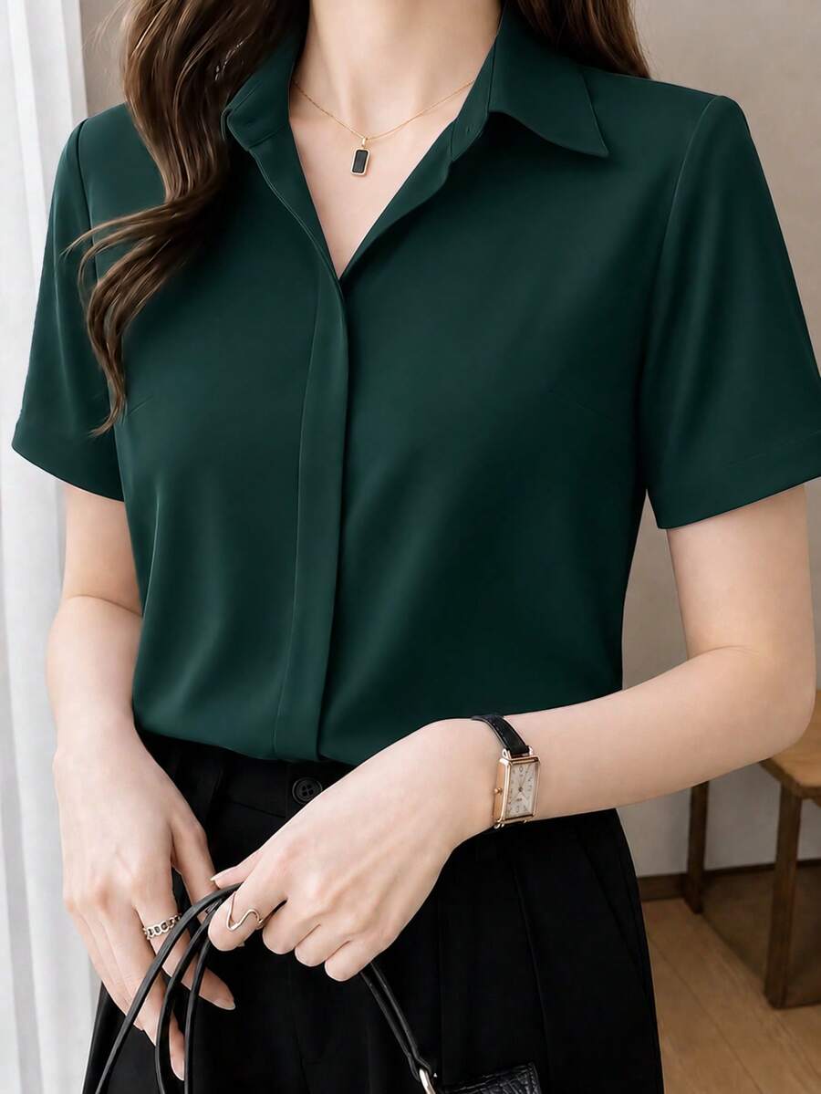 Áo sơ mi lụa tay ngắn có họa tiết, áo kiểu satin nhẹ nhàng, thanh lịch kiểu Hồng Kông, thích hợp cho mùa xuân.