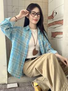 Camisa de botones con bolsillo a cuadros semitransparente para mujer, blusa holgada de manga larga estilo callejero dulce casual lindo para vacaciones, camisa de cuadros finos azul para mujer, cárdigan holgado de verano con solapa y bolsillo de manga larga - Azul - Ver 4
