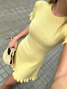Đầm ngắn xếp ly ngọt ngào mới dành cho nữ mùa xuân/hè, thiết kế màu vàng neon ôm sát, cổ tròn, tay ngắn và gấu đầm xếp ly, phù hợp cho mặc hàng ngày, hẹn hò ăn trưa và những buổi đi chơi thường ngày thanh lịch. - Màu vàng - Xem 8