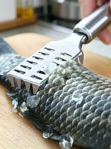 1/2pcs Heavy Duty Stainless Steel Fish Scale Scraper, Ergonomic Efficient Multi-Function Kitchen Tool, Quickly And Easily Clean Fish. Perfect For Removing Fish Scales And Residue, Rust-Proof, Easy To Clean, Durable Fish Descaler, Kitchen Essential - View 6