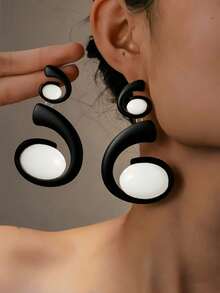 1 Pair Fashion Personalized Minimalist Exaggerated Geometric Asymmetrical 3D Spiral Shape Inlaid White Oval Acrylic Splicing Metal Pendant Earrings, Versatile For Daily Wear And Party Jewelry - Black + White 1 - View 32
