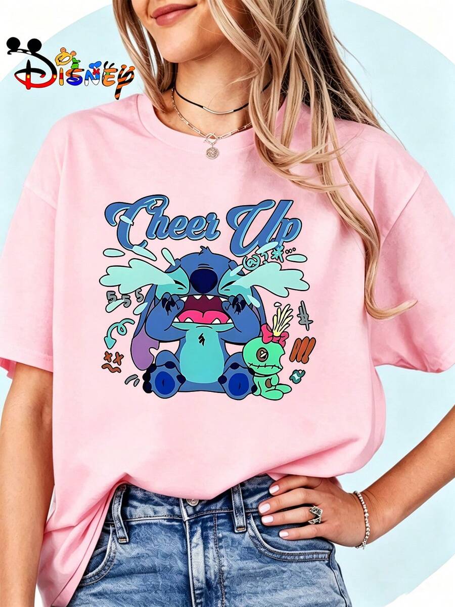 La camiseta de Disney Pirates "Yo Ho Yo Ho" está confeccionada con un tejido suave, cómodo y resistente. Esta camiseta de cuello redondo para mujer es perfecta para usar tanto en verano como en invierno, ideal para el día a día, ir de compras, fiestas y reuniones. Además, combina a la perfección con cualquier atuendo y es un regalo ideal para amigos y familiares. - Rosa - Ver 1