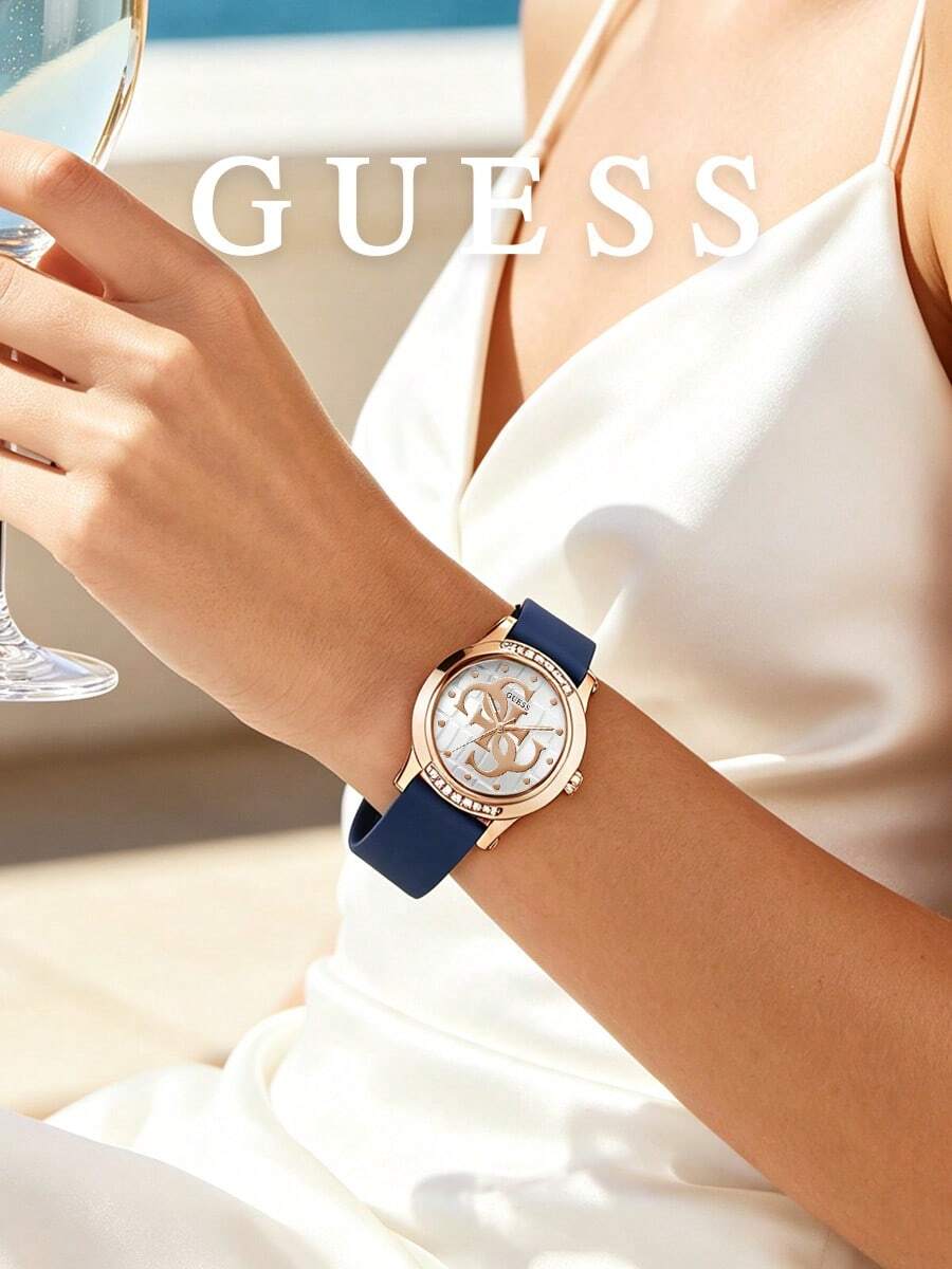 Guess 女士玫瑰金表盘水晶装饰海军蓝硅胶表带休闲时尚腕表,适合喝咖啡、日常聚会,也是送给闺蜜/姐妹的生日礼物。 - 深藍 - 查看 1