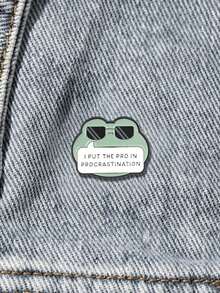 Insignia de esmalte con rana que dice "Pongo el Pro en la Procrastinación", accesorio humorístico único, regalo perfecto para amantes de la comedia, diseño duradero y elegante - verde menta - Ver 3