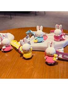 Gantungan Kunci Karet Lembut Miffy Resmi, Gaya Minimalis yang Imut, Desain Karakter Kelinci Miffy, Liontin Karet Lembut, Pengerjaan yang Indah, Aksesori Tas Tangan, Ransel, dan Kunci, Cocok untuk Penggunaan Sehari-hari, Perjalanan, Ulang Tahun, Natal - Purple - View 9
