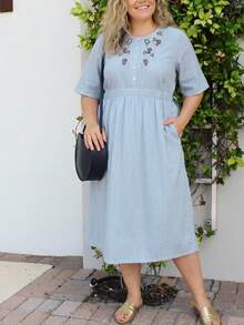 Gaun Liburan Wanita Ukuran Besar dengan Tali Serut Longgar dan Bordir Bergaya Vintage, Elegan untuk Musim Semi/Panas - Baby Blue - View 4