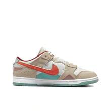 Nike Dunk Scrap Formless, Boundless, Zapatilla Casual Retro de Caña Baja en Ante Jade Chino en Blanco, Naranja y Azul. - DQ4975-181 - Ver 2