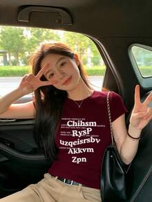 女款修身美式街頭風短袖T恤，極簡字母印花設計，修身酒紅色上衣，適合夏季休閒，隨性風格 - 酒紅色 - 查看 5