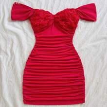 MewMuse. Vestido mini ajustado con hombros descubiertos, fruncido y decoración floral 3D para mujer - Burdeos - Ver 5