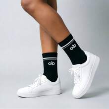 Alo Supreme X Hanes 4-Pair Pack Crew Socks - 100% Cotton Towel Cushioned Athletic Casual Mid-Calf Socks For Men Women - màu đen - Xem 3