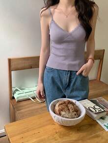 女款蕾絲V領性感吊帶內衣，露背加墊短版Bralette背心，適合夏季休閒穿搭 - 紫色 - 查看 3