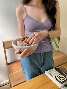 女款蕾絲V領性感吊帶內衣，露背加墊短版Bralette背心，適合夏季休閒穿搭 - 紫色 - 查看 4