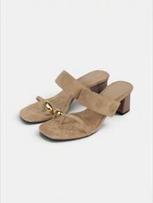 Sandalias De Tacón Medio Efecto Ante With Detailed Metallic Gold And The Two Separate, Mules Elegantes And Clothes For Women In Color Negro And Beige Camel, Ideal For Looks Casual Chic, Oficina And Events De Verano - 卡其色 - 查看 2