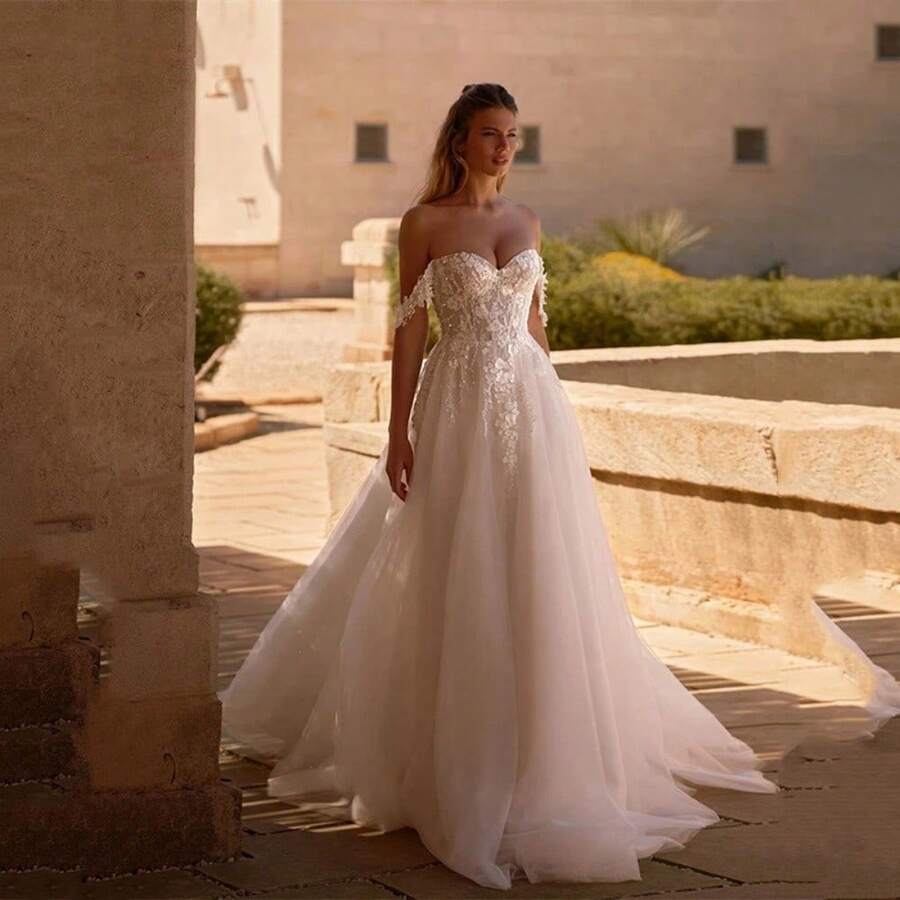 Elegant Sexy Off Shoulder Lace Appliqué A Line Wedding Dress,Registry Office Dresses Bridal Gown,Evening Party Dress Birthday Party Dress Country Wedding,Romantic Church Ceremony Wedding Dress,Suitable For Wedding,Dating,Party,Singles' Party,Vacation,Formal Occasions,Dinner Dress,Prom Dress,Homecoming Dess,Cocktail Party,Wedding Guest Dress,Graduation - 白色 - 查看 1
