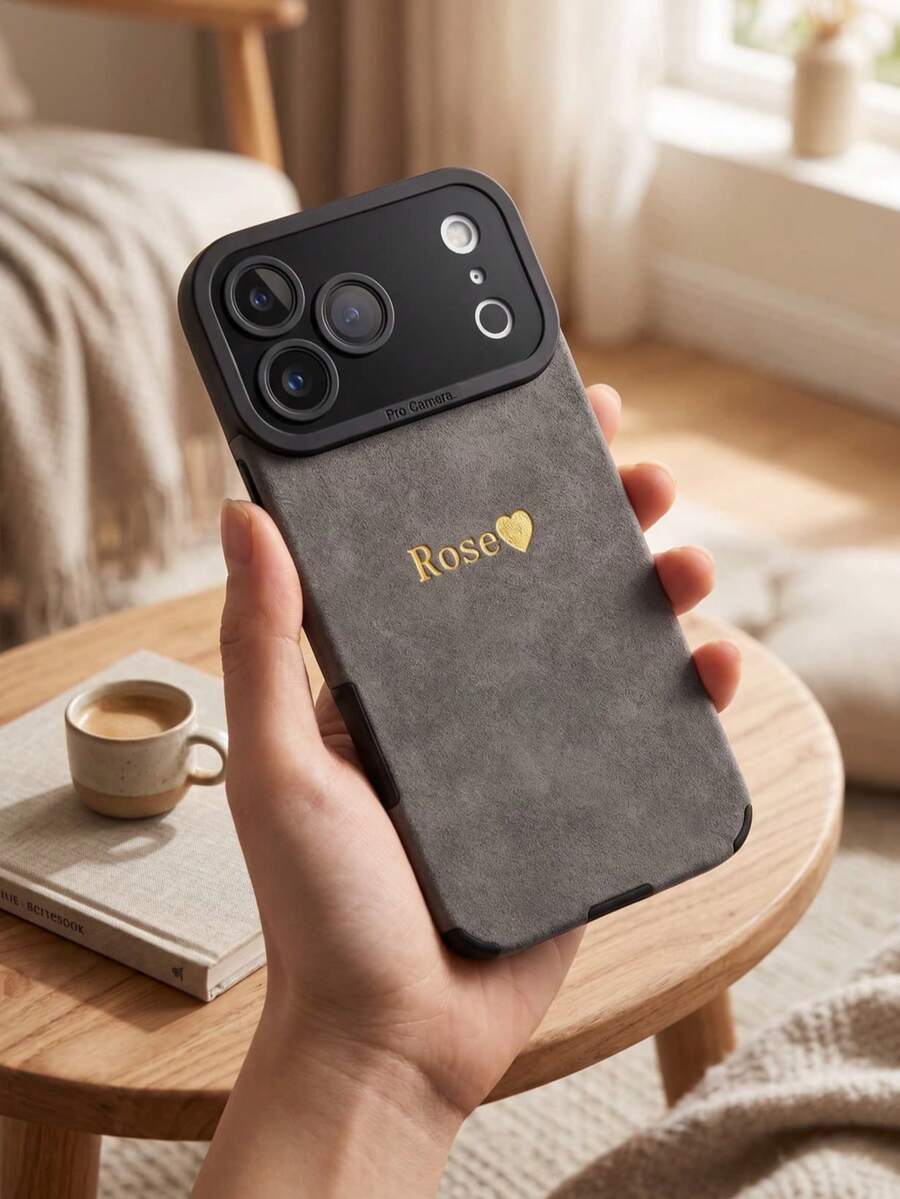 Capa de telemóvel personalizada compatível com iPhone 17 16 15 14 13 12 11 Pro Max 17 Air 14 15 16 Plus, iniciais e nome personalizados, letras douradas gravadas 3D DIY, capa traseira com tecnologia de estampagem a quente, luxo coreano, couro fosco, capa à prova de choques, capa de couro, presentes de festival para casais, amigos, família, você mesmo e crianças