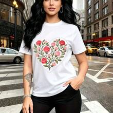 Camiseta de mujer con estampado de corazón bordado con rosas rojas y rosadas y hojas verdes - camiseta casual de manga corta con cuello redondo, ajuste cómodo y moderno, estilo urbano para la ciudad - ideal para paseos por el centro, compras o salida - Blanco - Ver 7