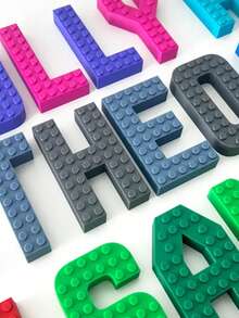 1 Set de Letras de Bloque Pequeñas Personalizadas y Coloridas - Letras de Pastel 3D Personalizadas - Letras de Pastel Estilo Bloque Personalizadas, Altura 4cm/8cm, Grosor 8mm, Seleccionable de 3 a 15 Caracteres. Estas Letras 3D Personalizadas se Presentan en un Estilo de Bloque. Las Letras Coloridas son una Excelente Opción para Mostrar Nombres - Beis - Ver 8