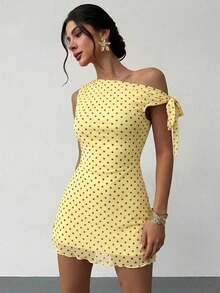 Vestido mini de vacaciones nuevo de verano para mujer, con estilo retro clásico, lunares asimétricos y hombros descubiertos, sexy y elegante. Vestido de lunares de malla - Amarillo - Ver 4