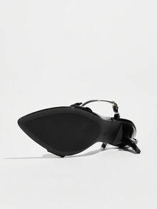 女款高跟鞋，亮面金屬前扣可調節設計，獨特心形鞋跟，尖頭，適合夜場派對、宴會、戶外行走、通勤、旅行、辦公、休閒穿著。舒適軟底，時尚鏡面質感。適合母親節、情人節、感恩節、春節、聖誕節禮物及夏季促銷。 - 黑色 - 查看 9