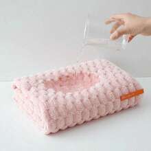 1条35cm*75cm手巾 / 1条70cm*140cm浴巾 / 2件套（35cm*75cm手巾 + 70cm*140cm浴巾）珊瑚绒材质，如云般柔软，吸水性强，不易掉毛，高端SPA、海滩、浴室、健身房、情人节礼物、宿舍、学生、四季皆宜的毛巾套装 - 彩色 - 查看 7