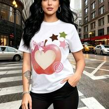 Camiseta de mujer con estampado de manzana rosa estilizada con corazón blanco y lazo, adornada con estrellas multicolores y espiral púrpura - diseño casual y divertido de manga corta, ajuste cómodo y fresco ideal para el clima mexicano - perfecta par - Blanco - Ver 10