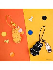 MIFFY سلاسل مفاتيح ميفي الرسمية المعتمدة متعددة، إكسسوارات حقيبة، مزيج من الخرز + القماش + الأكريليك لتزيين الحقيبة، ديكور يومي محمول، مناسب للحقائب والمفاتيح والهواتف، للبالغين فقط، 14+ - حقيبة مفاجأة بقلادة مركبة - مشاهدة 9