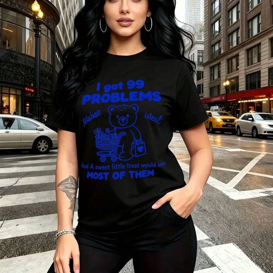 Camiseta de mujer con estampado divertido "I got 99 PROBLEMAS" y oso tierno comprando golosinas - diseño gráfico en azul con frase motivadora sobre dulces, ajuste cómodo y fresco para el calor - ideal para paseos urbanos, compras, citas o como regalo - Negro - Ver 1