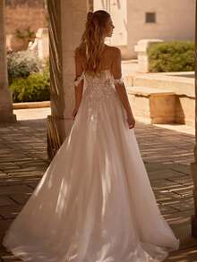 Elegant Sexy Off Shoulder Lace Appliqué A Line Wedding Dress,Registry Office Dresses Bridal Gown,Evening Party Dress Birthday Party Dress Country Wedding,Romantic Church Ceremony Wedding Dress,Suitable For Wedding,Dating,Party,Singles' Party,Vacation,Formal Occasions,Dinner Dress,Prom Dress,Homecoming Dess,Cocktail Party,Wedding Guest Dress,Graduation - 白色 - 查看 2