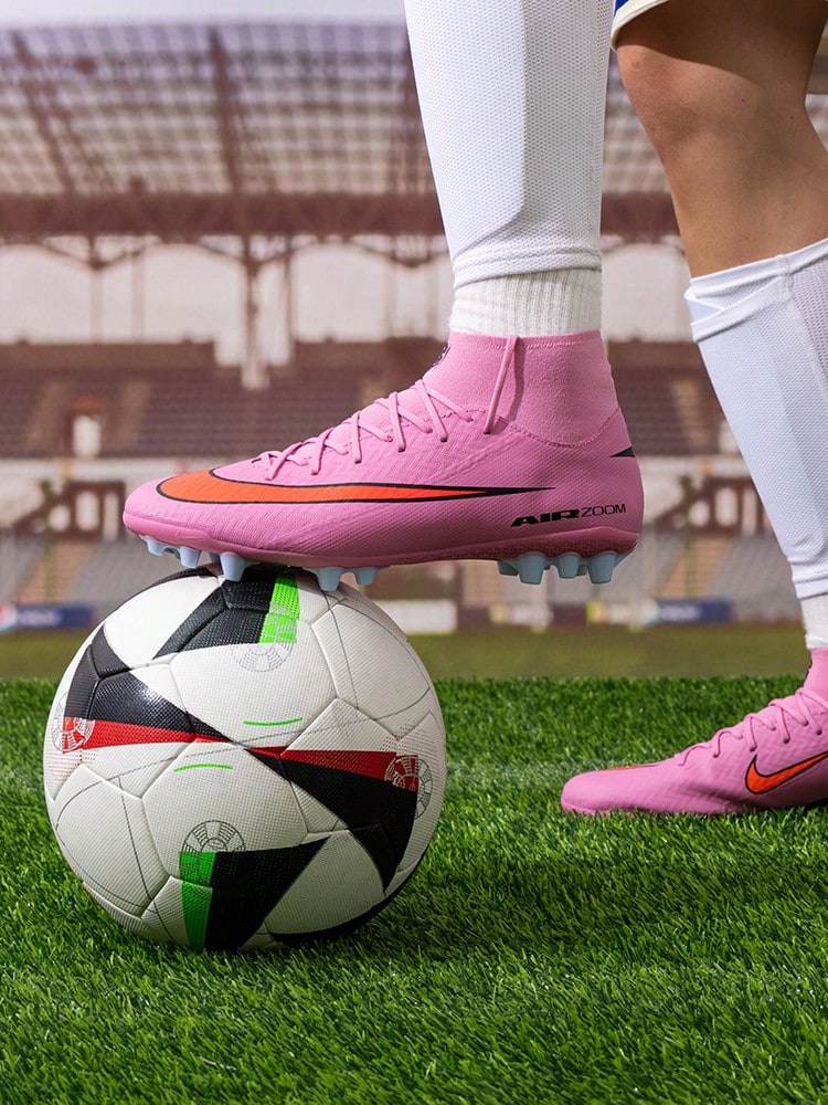 Nike Zapatos de fútbol ZM SUPERFLY 10 ACADEMY AG, tacos AG, absorción de impactos, agarre, hombre, cancha de césped artificial largo, partido y entrenamiento, FQ8329-600 - Flamenco misterioso rojo/negro/rojo anaranjado brillante - Ver 1